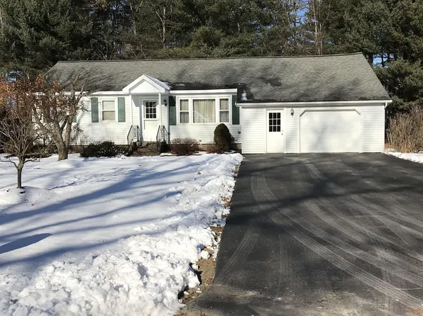 24 Wynnefield Dr, South Glens Falls, NY 12803