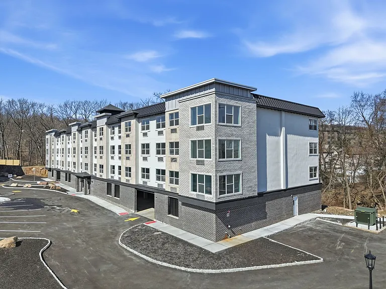 Shepherds Lane Commons — Photo 31