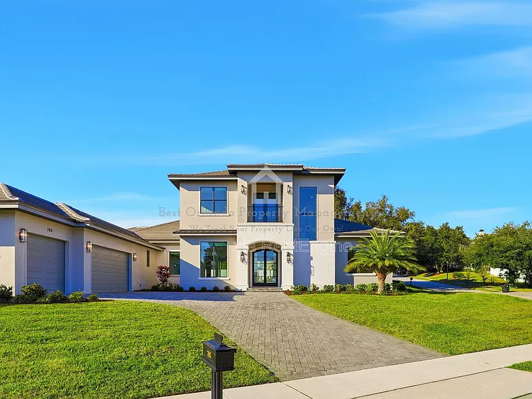 705 Largovista Dr — Photo 2
