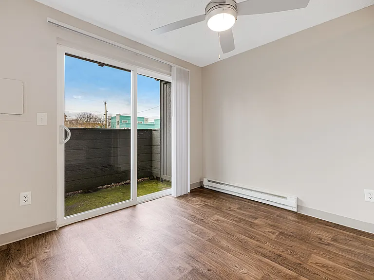 Moreland Place Apartments — Photo 14