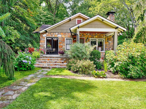 24 Shelton St, Waynesville, NC 28786