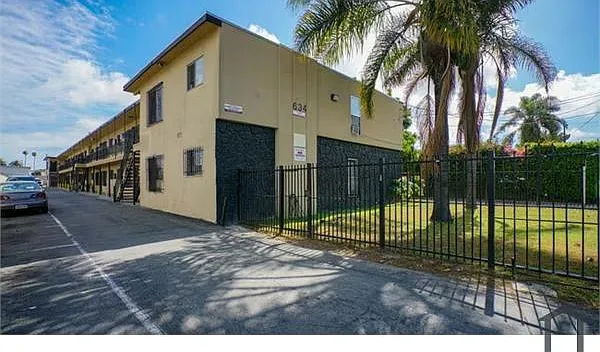 2 bed, 750 sqft, $1,995 — Photo 2
