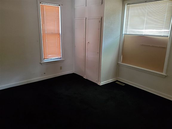3rd image of 2215 8th St
