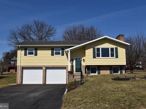 1975 Maylinn Dr, Chambersburg, PA 17202