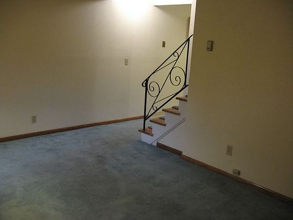 4th image of 5977 Glenway Dr #A