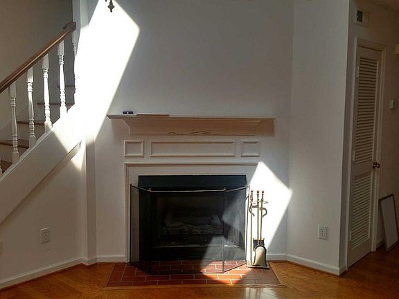 3rd image of 902 Royal Garden Ct