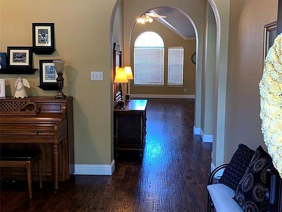 4th image of 1704 Meridian Ct