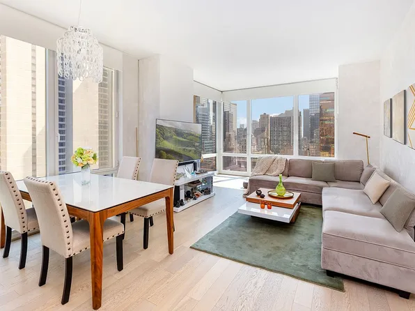 247 W 46th St APT 3104, New York, NY 10036