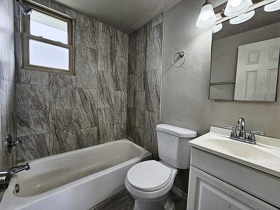 5th image of 414 Arrawanna St APT 1