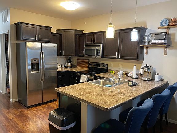 5th image of 475 Penn Ct