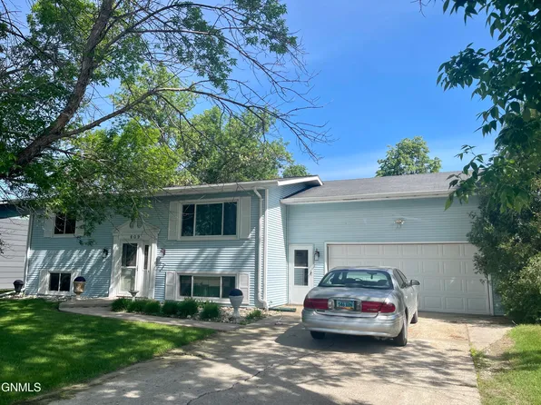 809 18th St NE, Jamestown, ND 58401
