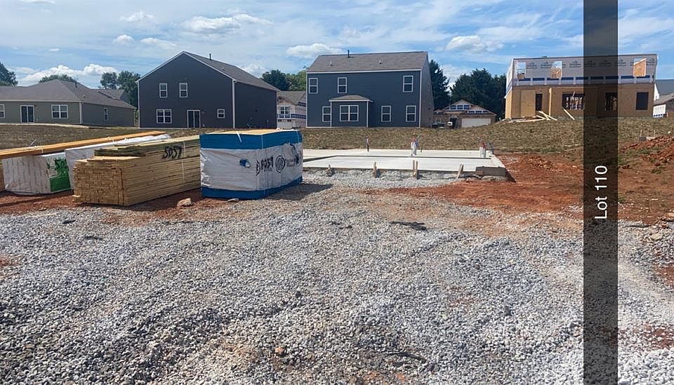 2nd image of 616 Clay Dr