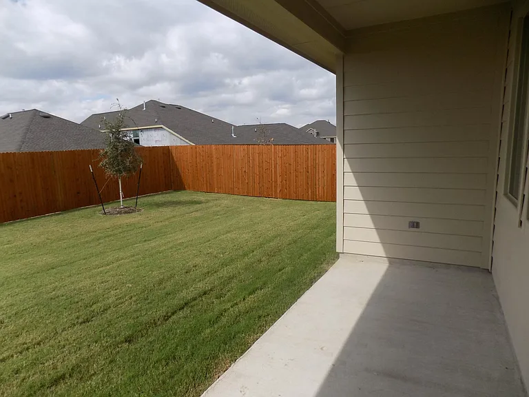 506 Saffron St — Photo 16