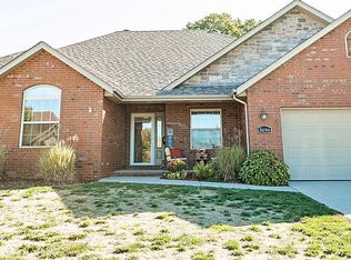 3696 N Bridgewood Ave, Springfield, MO 65803