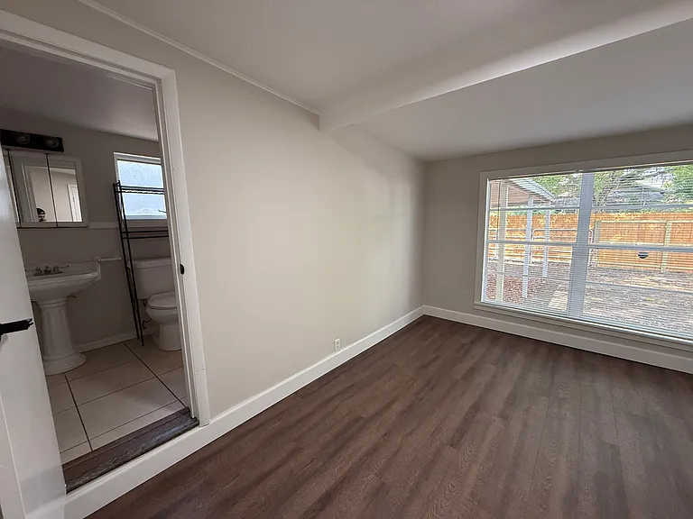 6916 N Central Ave — Photo 20