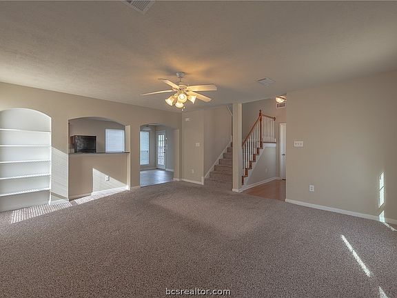3rd image of 2909 McLaren Dr