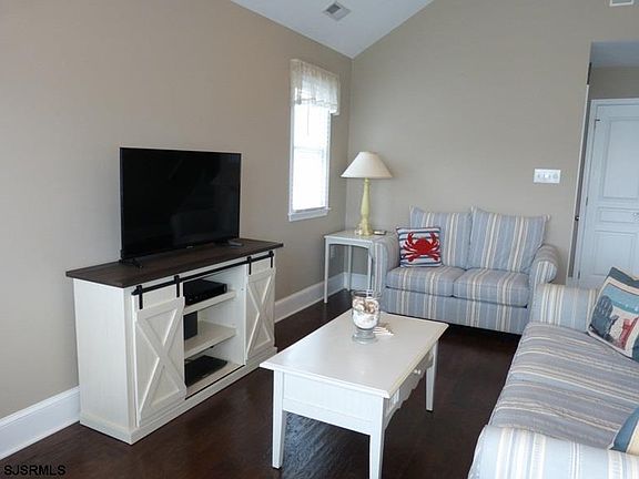 3rd image of 4346 Asbury Ave Floor 2