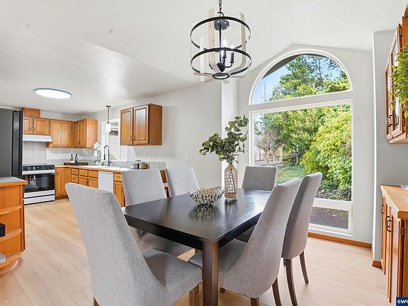 3rd image of 5655 Palisades Dr