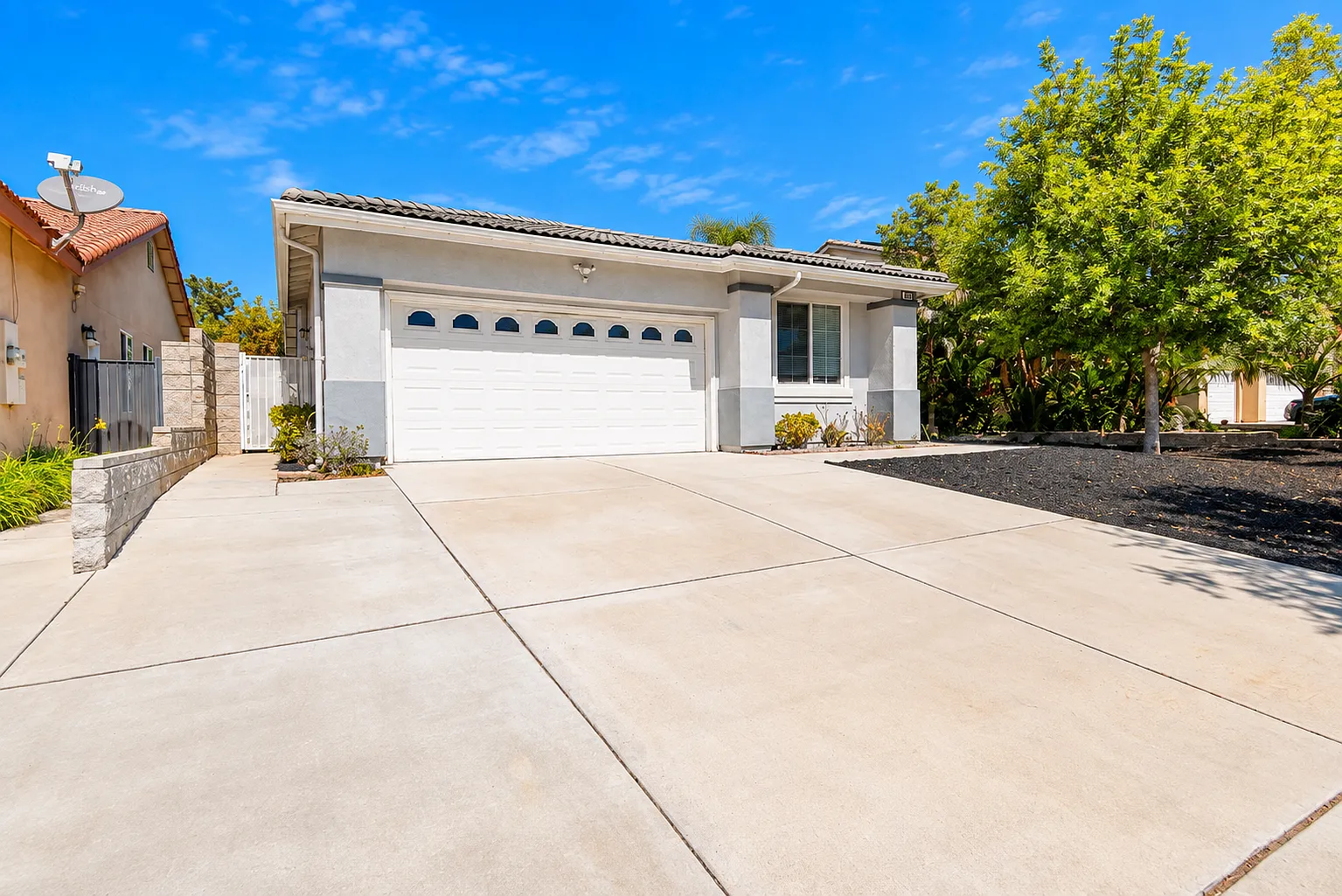 15148 Cerritos St — Photo 2