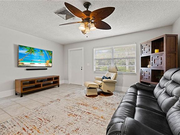4th image of 10325 Tarrah Ln