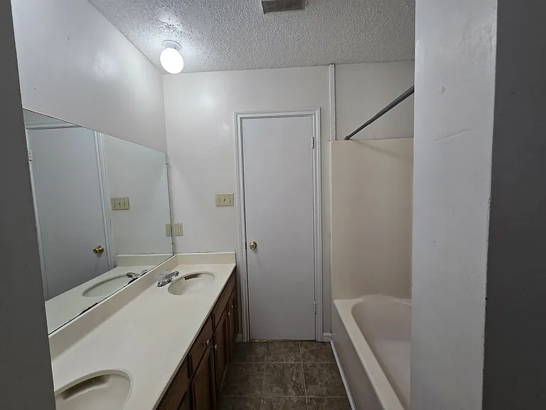 120 Oak Ridge Ave #B — Photo 10