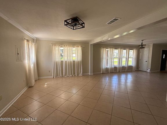 5th image of 121 S Island View Ave