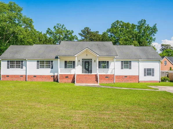 1004 Magnolia Ln, Moncks Corner, SC 29461