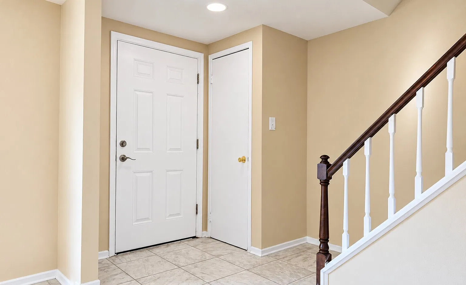 Stunning 3 BR / 2.5 BA Townhome for Rent in Audubon Square — Photo 2