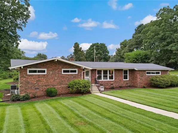 1242 Dogwood St, Burlington, NC 27217