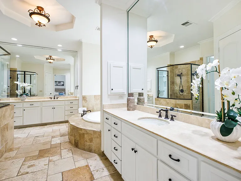 3606 S Versailles Ave — Photo 29