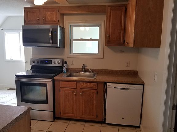 4th image of 205 Waterman Ave