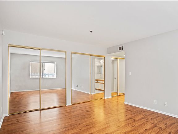 4th image of 1537 S Shenandoah St APT 101