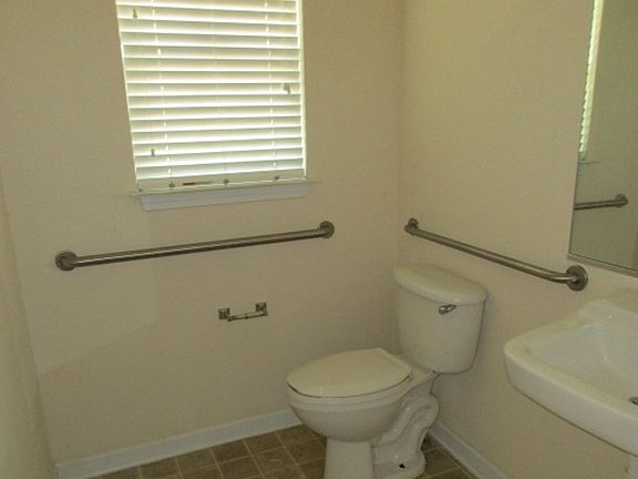 4th image of 830 Blazingwood Dr