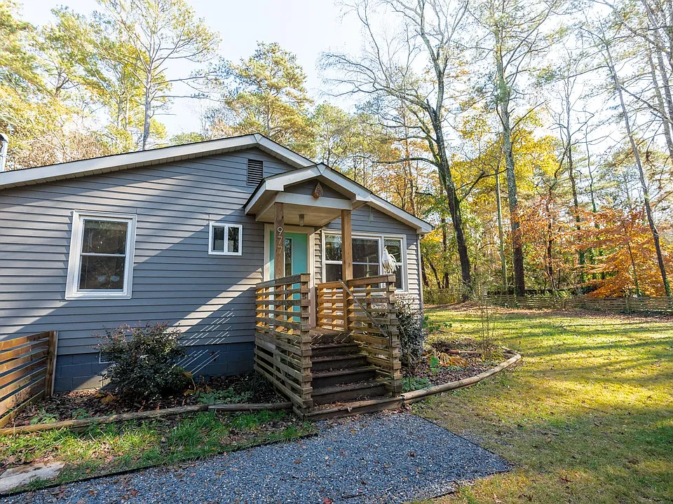 977 McLendon Dr
