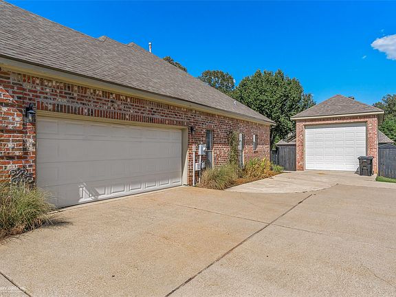 2nd image of 605 Jade Cir