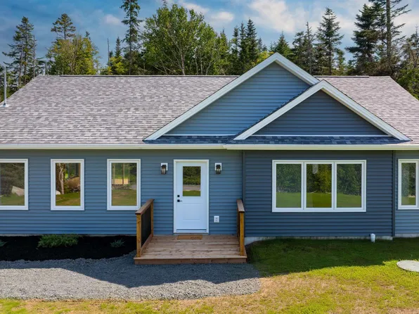10546 Highway 7 E, Oyster Pond, NS B0J 1W0