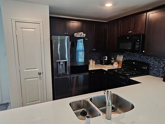 5th image of 7521 Larson Ln