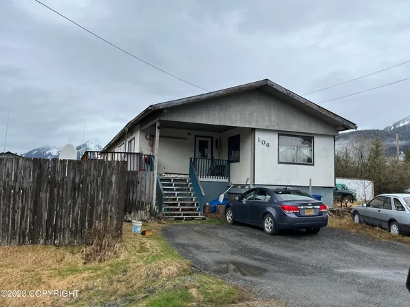 106 S 6th St, Petersburg, AK 99833