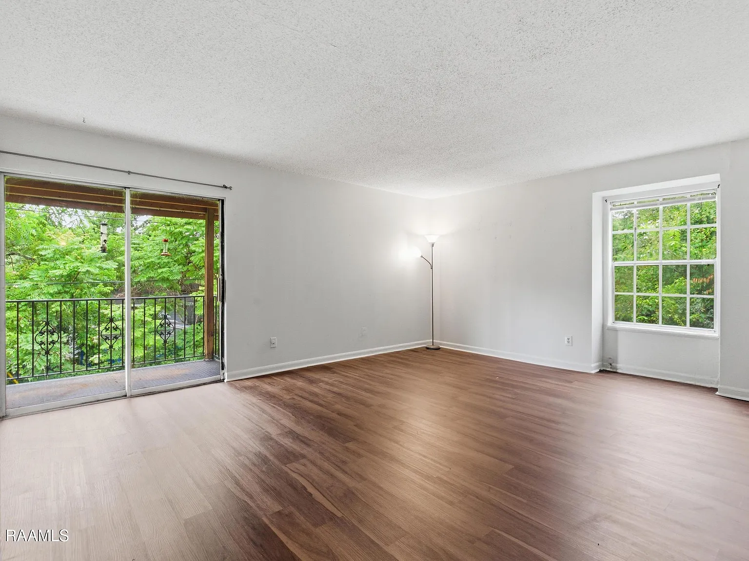 2 bed, 1.0 bath, 950 sqft, $1,000 — Photo 3