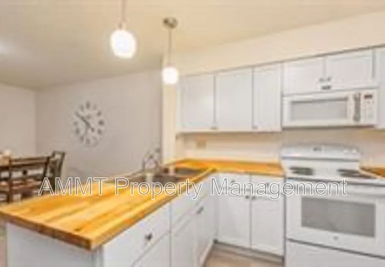 740 Westwinds Dr #2 — Photo 5