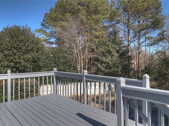 4th image of 712 Deerwood Dr #2