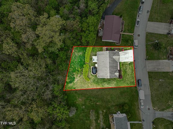 3rd image of 176 Woodmont Ave