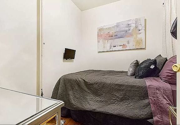 3rd image of 306 E 83rd St #3DR