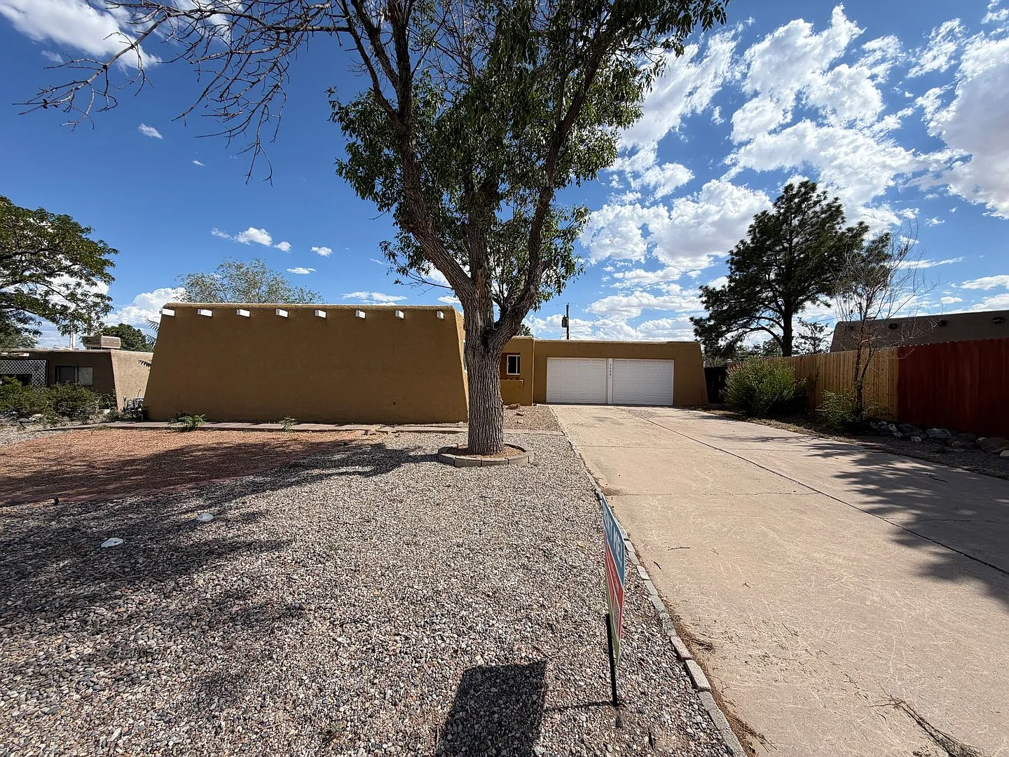 3 Bedroom Single Story Home Available Near Unser Blvd NW & Paradise Blvd NW! — Photo 2