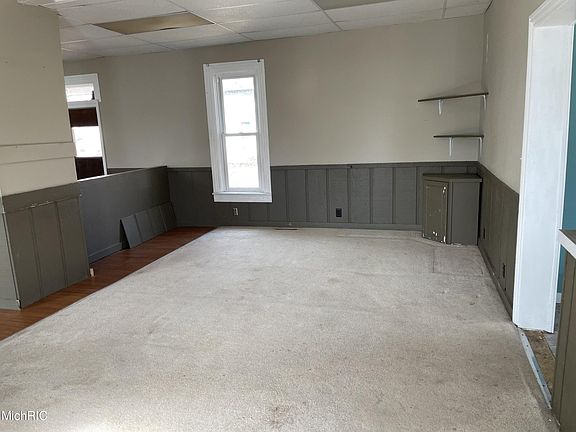 3rd image of 106 E Muskegon Ave