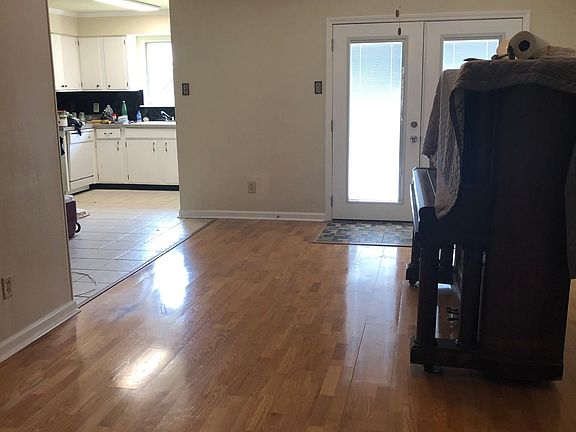 Den - Hardwood Floor and Ceiling Fan - Double Glass Door with Enclosed Blinds to Back Patio