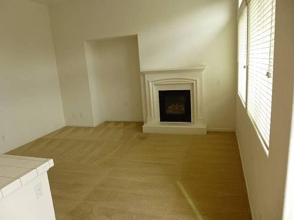 Family Rm W/fireplace