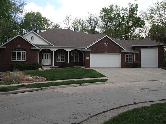 3rd image of 411 Avian Cir N