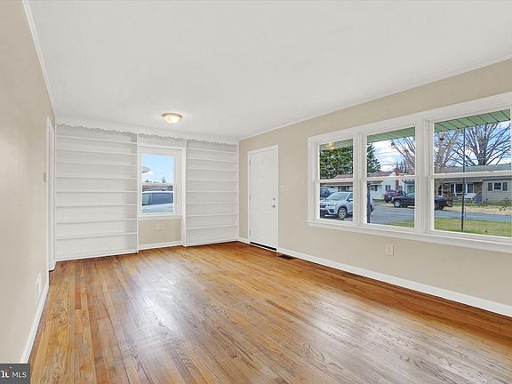 5th image of 410 Birchland Ave