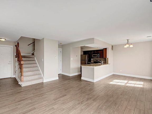 3rd image of 11 Foxcroft Rd APT 115